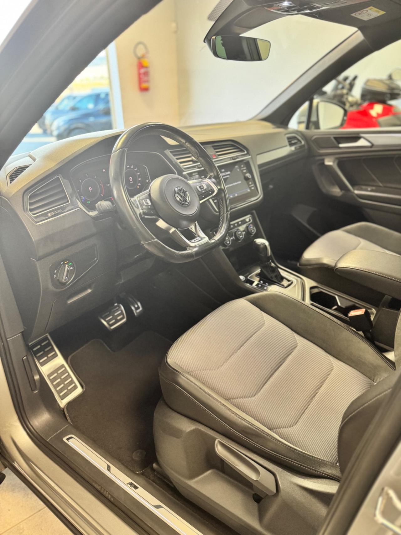 Volkswagen Tiguan R line 2.0 TDI SCR DSG BlueMotion Technology Tetto panoramico
