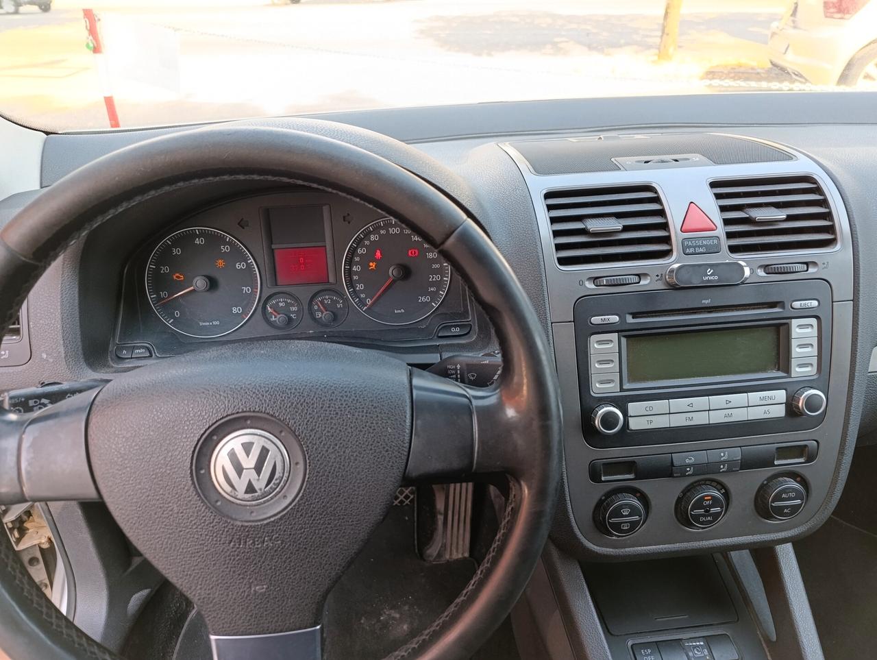 Volkswagen Golf 1.6 GPL #GM