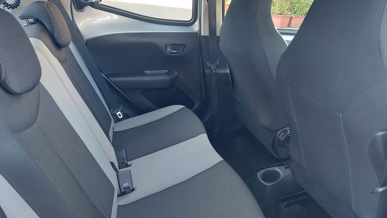 Toyota Aygo 1.0 VVT-i 69 CV 5 porte x-play