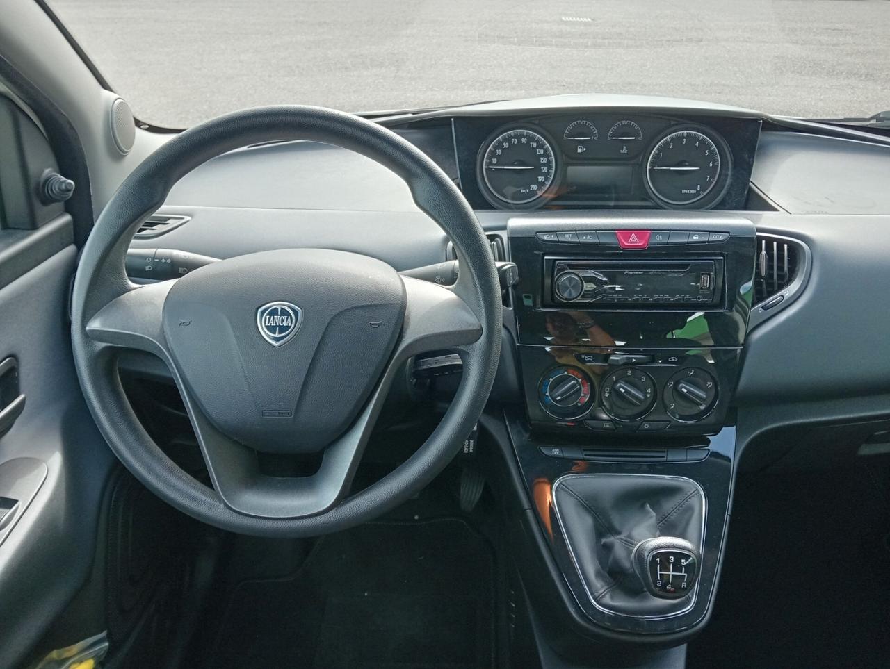 Lancia Ypsilon 1.2 69CV 5 porte OK NEOPATENTATI