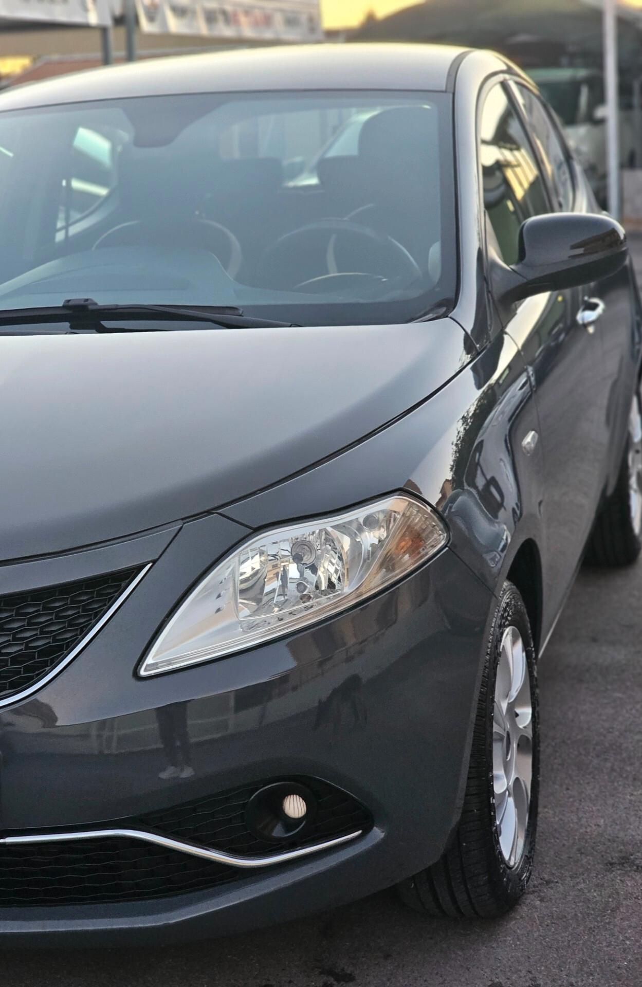 Lancia Ypsilon 0.9 TwinAir 85 CV 5 porte S&S DFN Gold