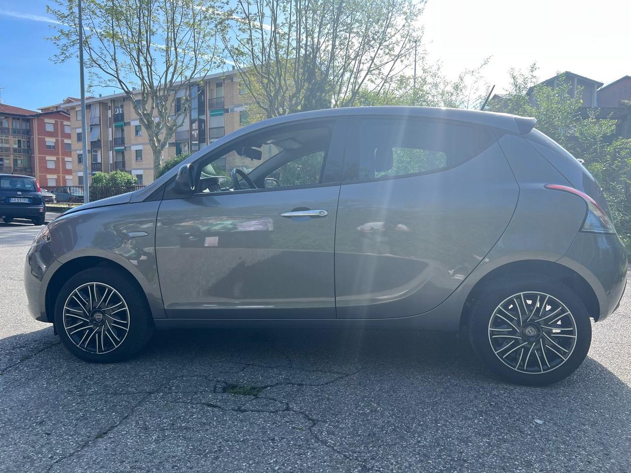 Lancia Ypsilon 1.0 FireFly MHEV Gold