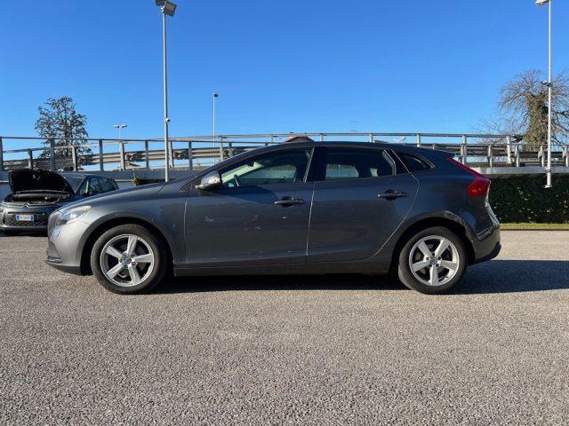 VOLVO V40 D2 1.6 Summum OK NEOPATENTATI