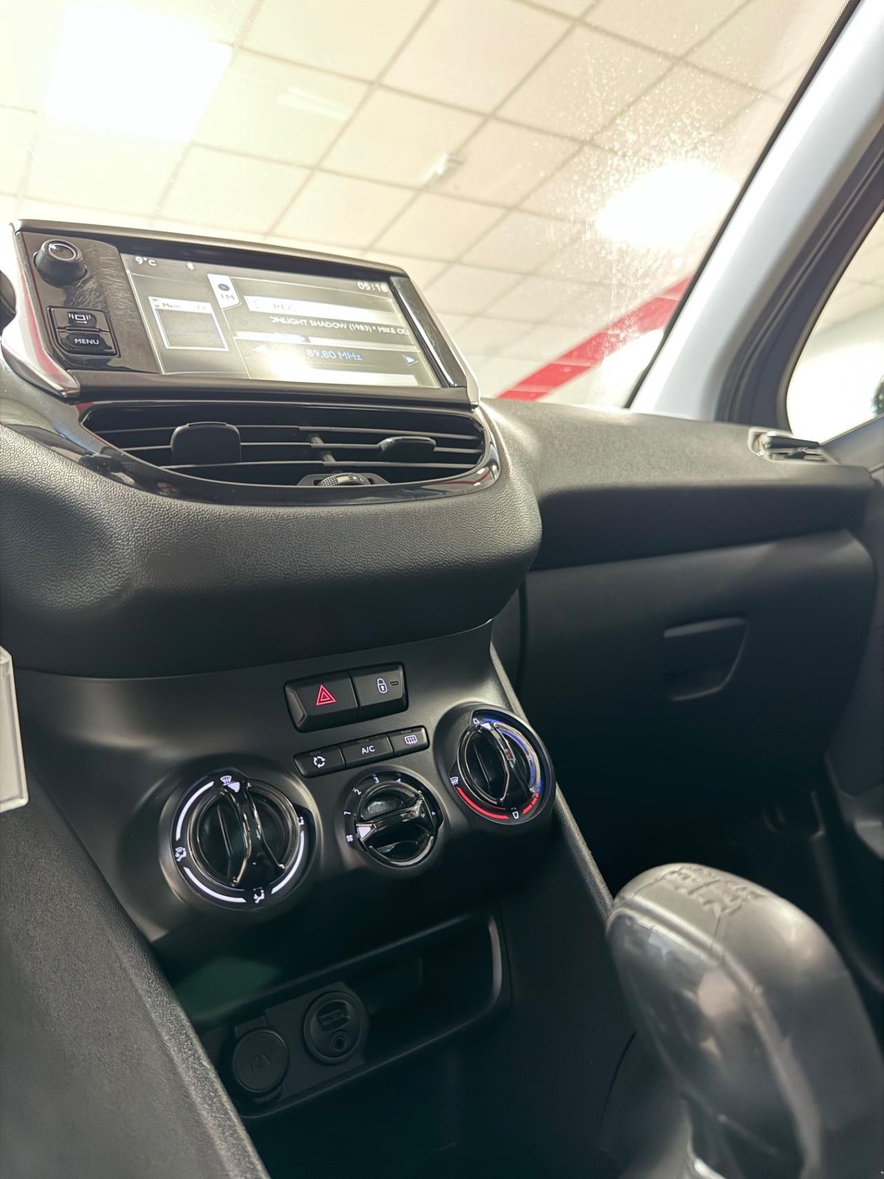 Peugeot 208 1.4 HDi 68 CV 5 porte Allure