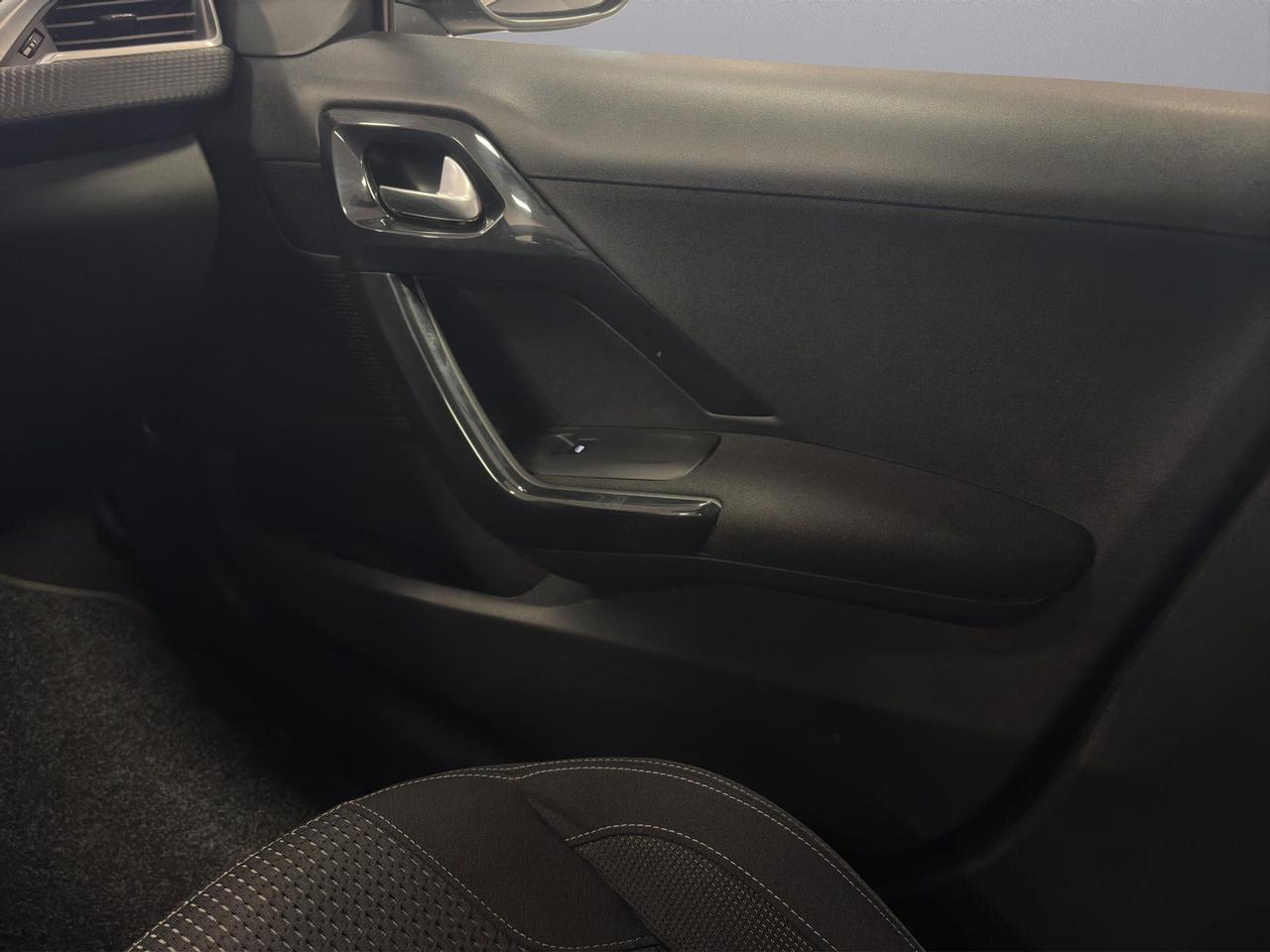 Peugeot 208 5p 1.2 puretech Allure 82cv