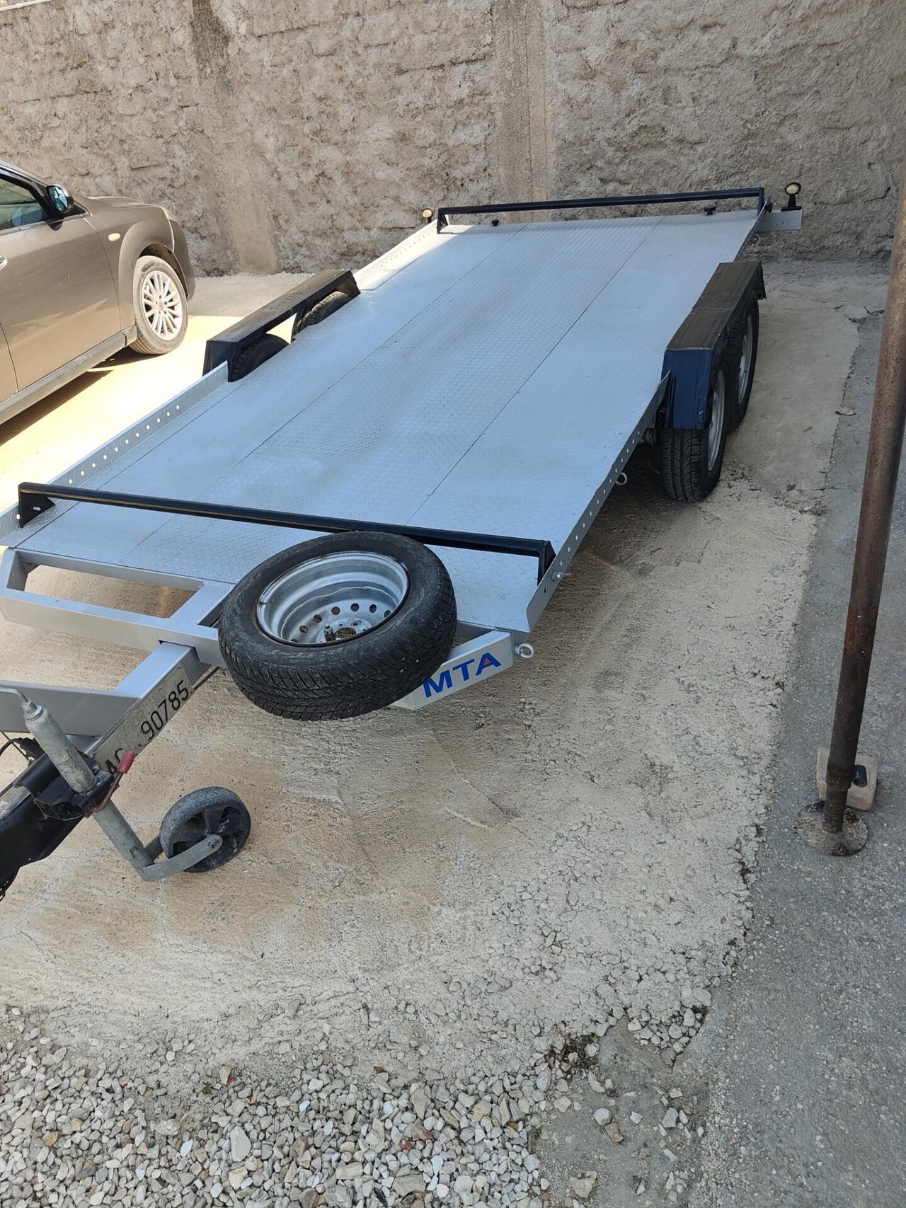 Rimorchio auto basculante con rampe