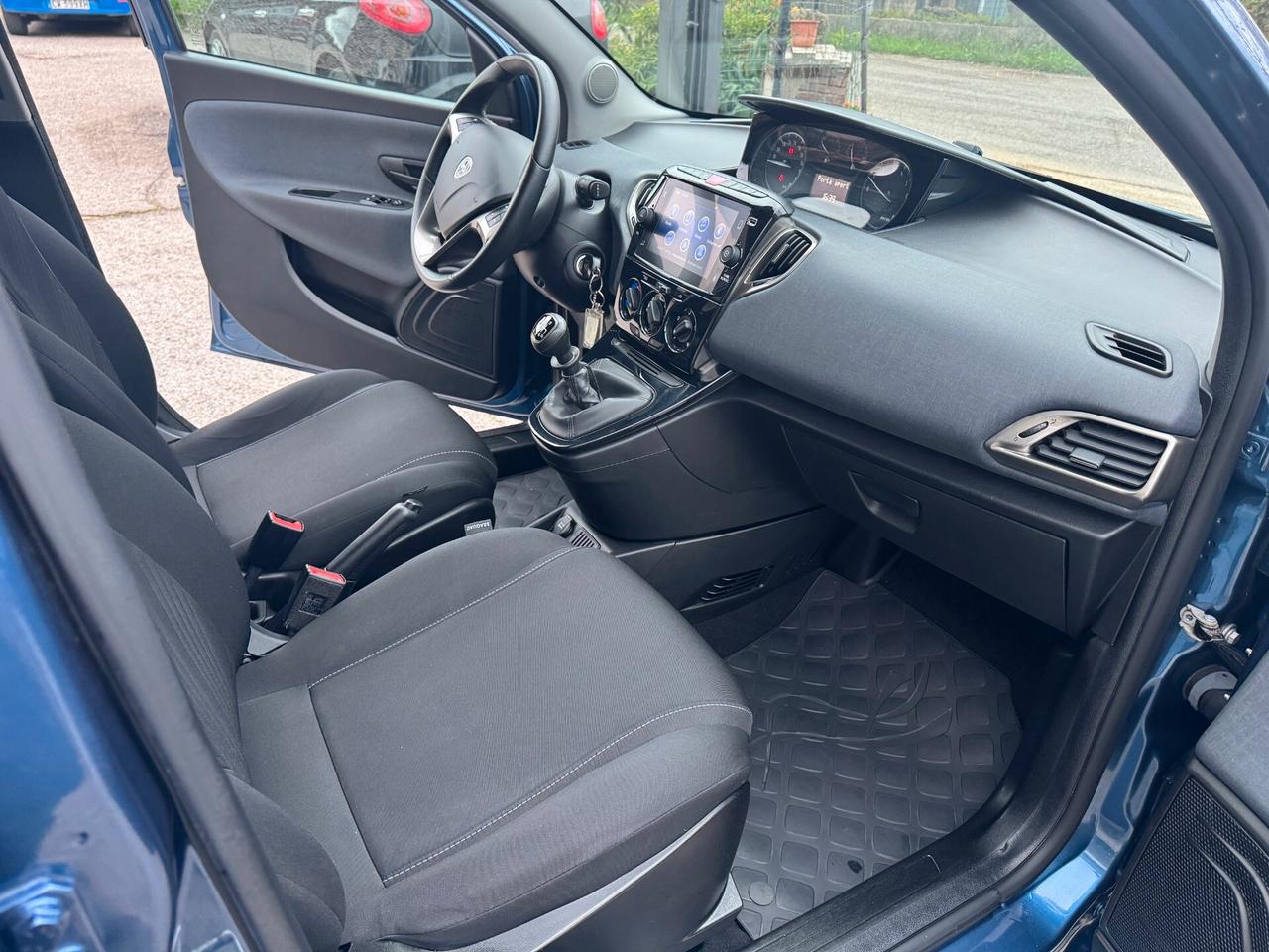 Lancia Ypsilon 1.0 FireFly 5 porte S&S Hybrid Gold Plus