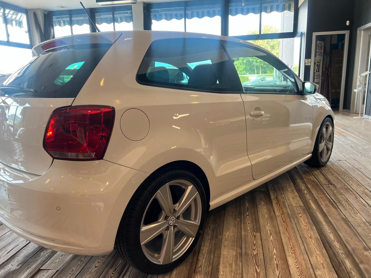 Volkswagen Polo 1.2 R-LINE/ GARANZIA