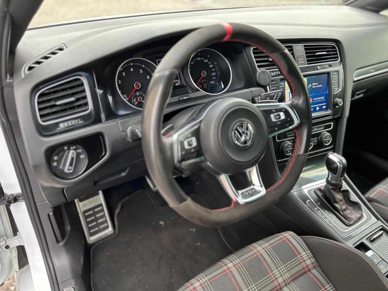 Volkswagen Golf GTI Performance 2.0 TSI DSG 5p. 300cv