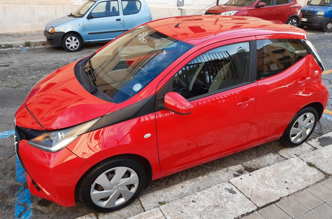 Toyota Aygo 1.0 VVT-i 69 CV 5 porte x-play