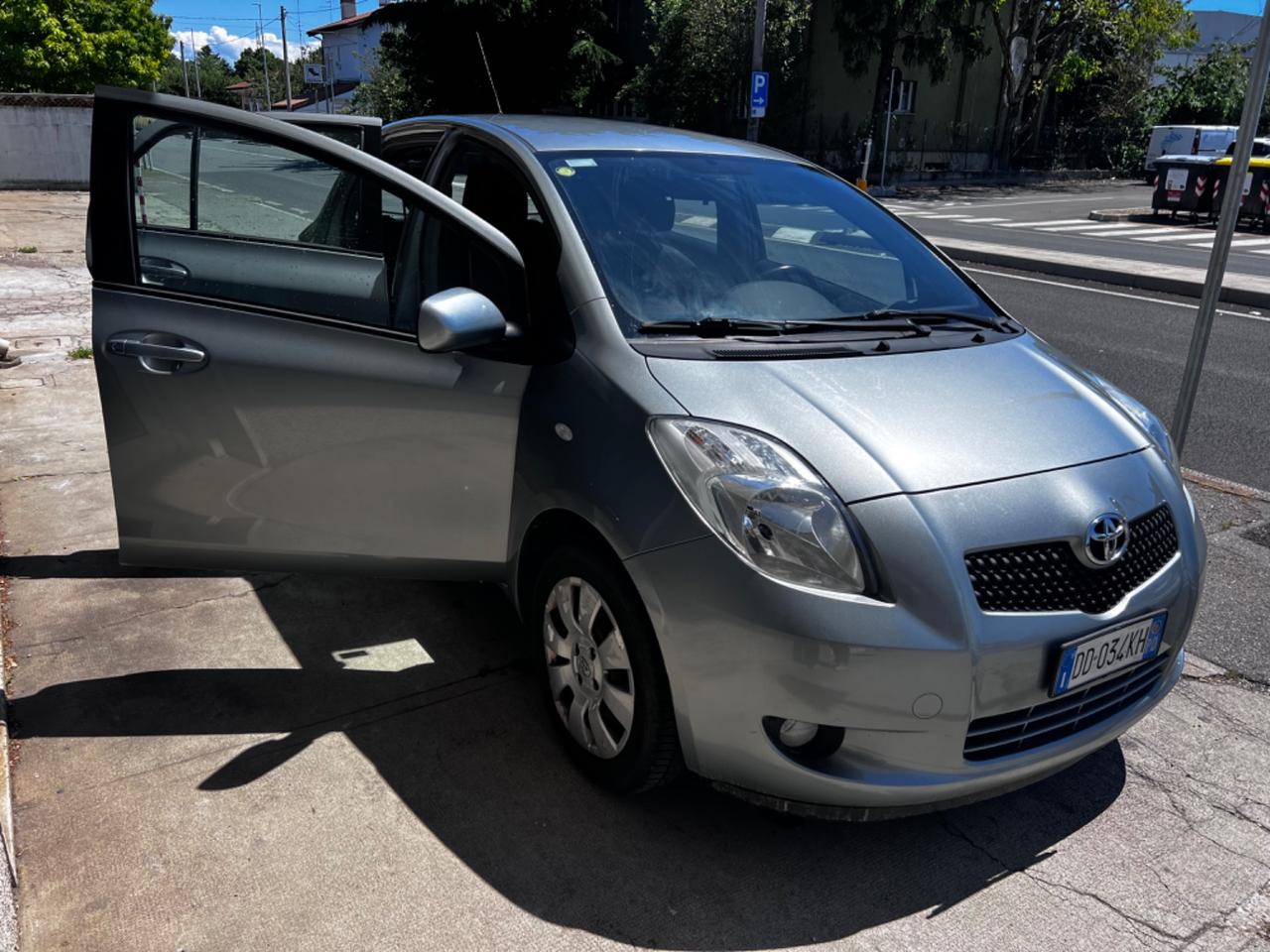 Toyota Yaris 1.0 5 porte Sol