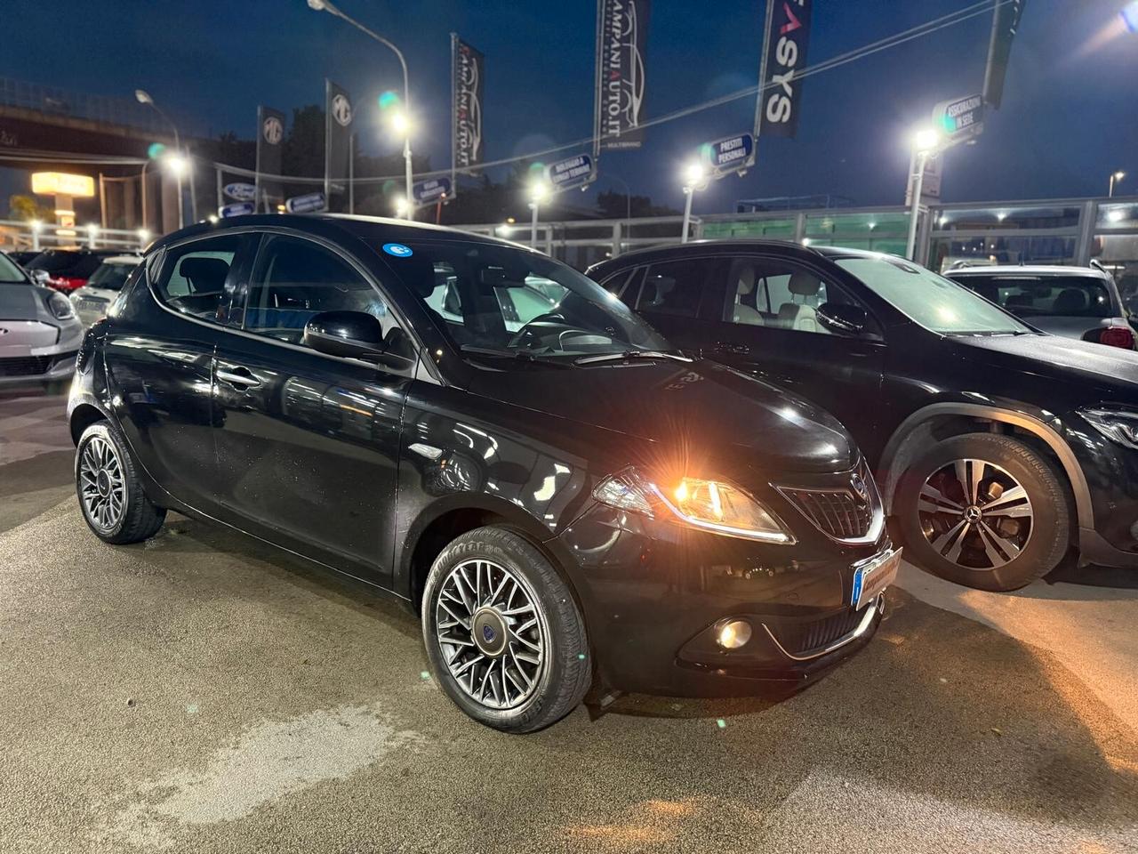 Lancia Ypsilon 1.0 FireFly 5 porte S&S Hybrid Platino