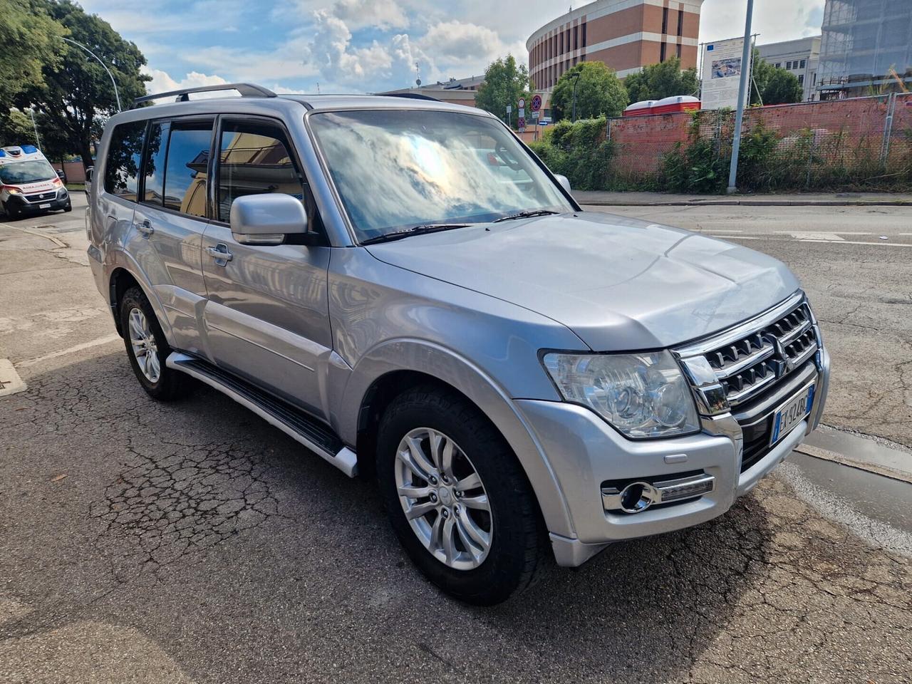 Mitsubishi Pajero 3.2 DI-D 16V aut. 5p. Instyle DPF
