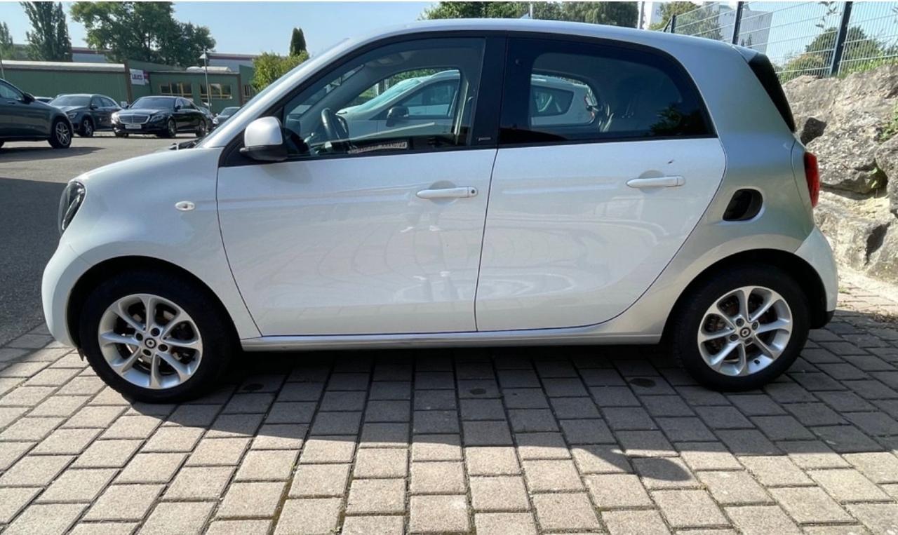 Smart ForFour 70 1.0 Passion Navi PDC