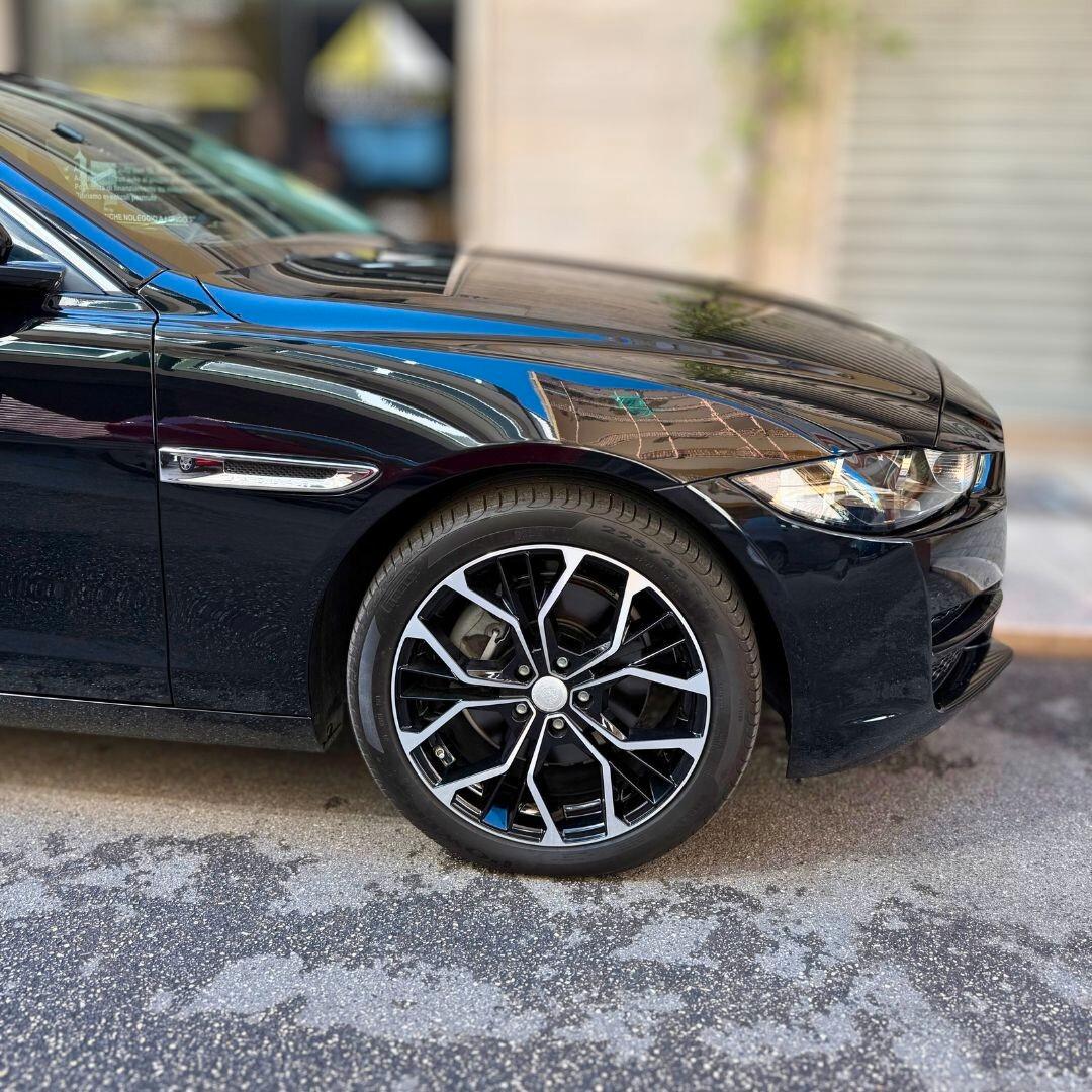Jaguar XE 2.0 D 180 CV aut. R-Dynamic HSE