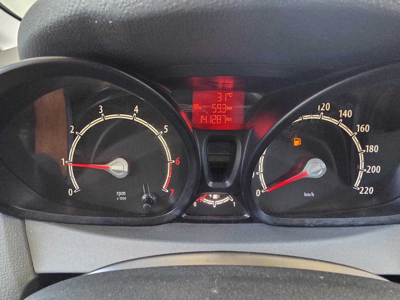 Ford Fiesta 1.2 60CV 5 p. 141000km.