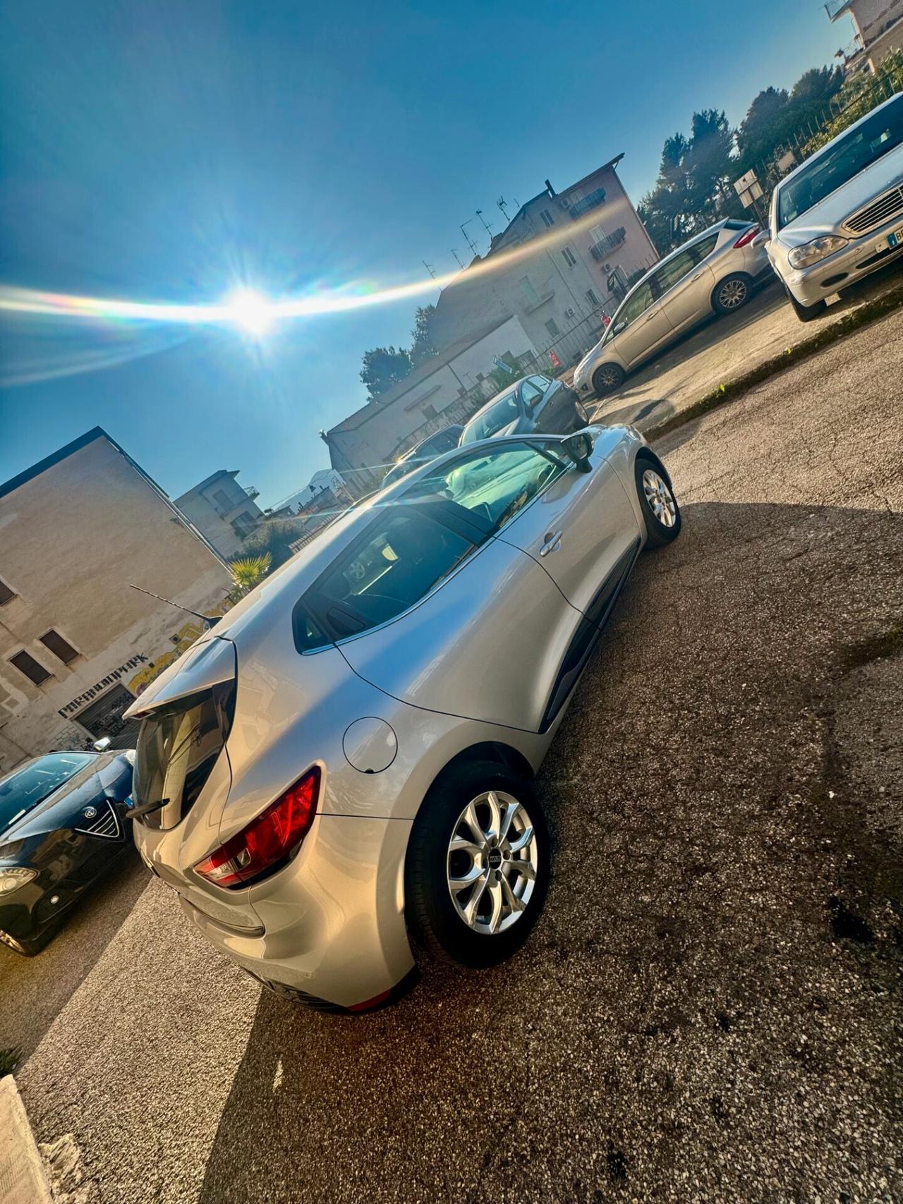 Renault Clio 1.2 75CV 5 porte Zen