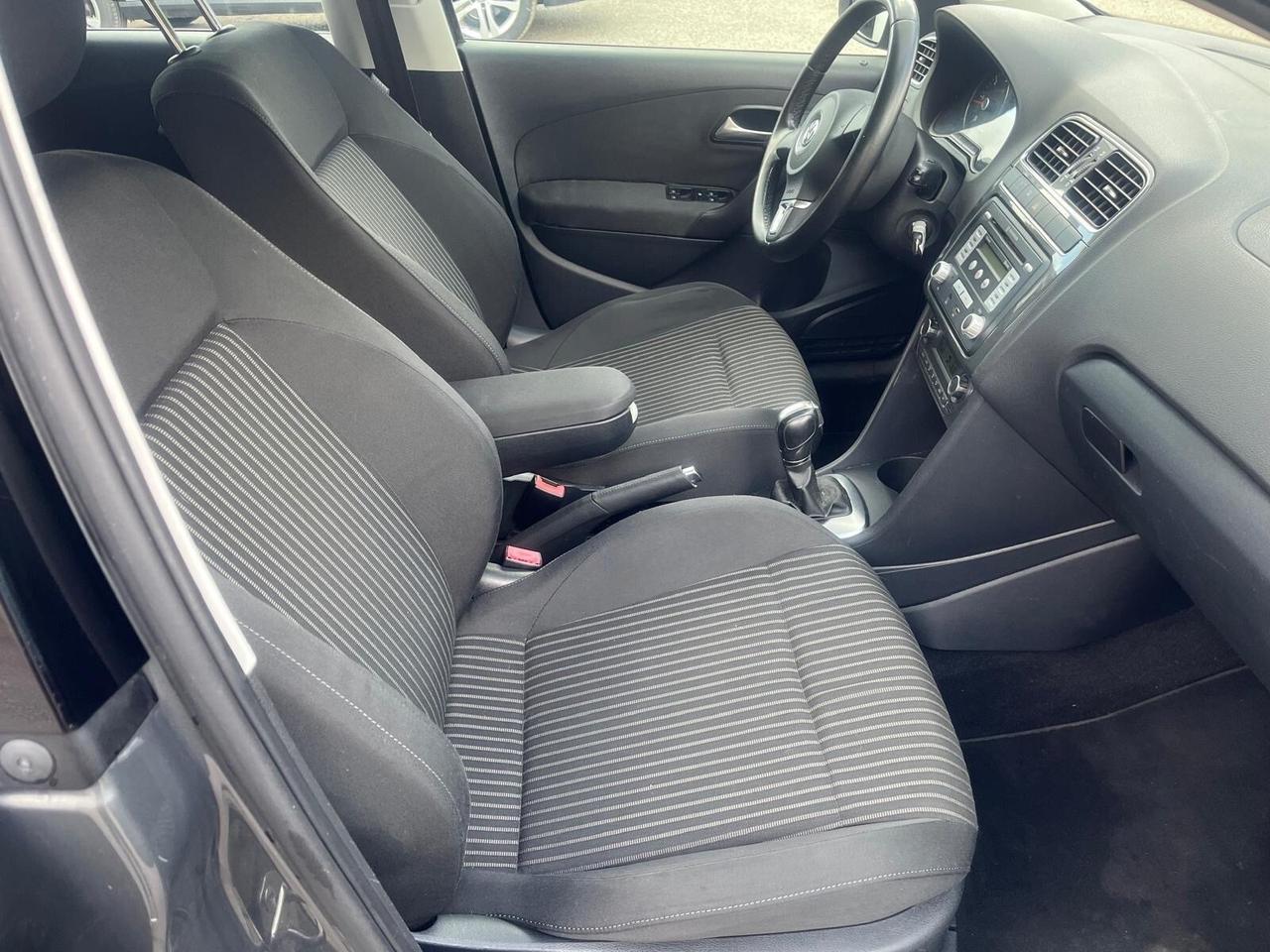 Volkswagen Polo 5P-1.6 tdi- cambio autom-2011