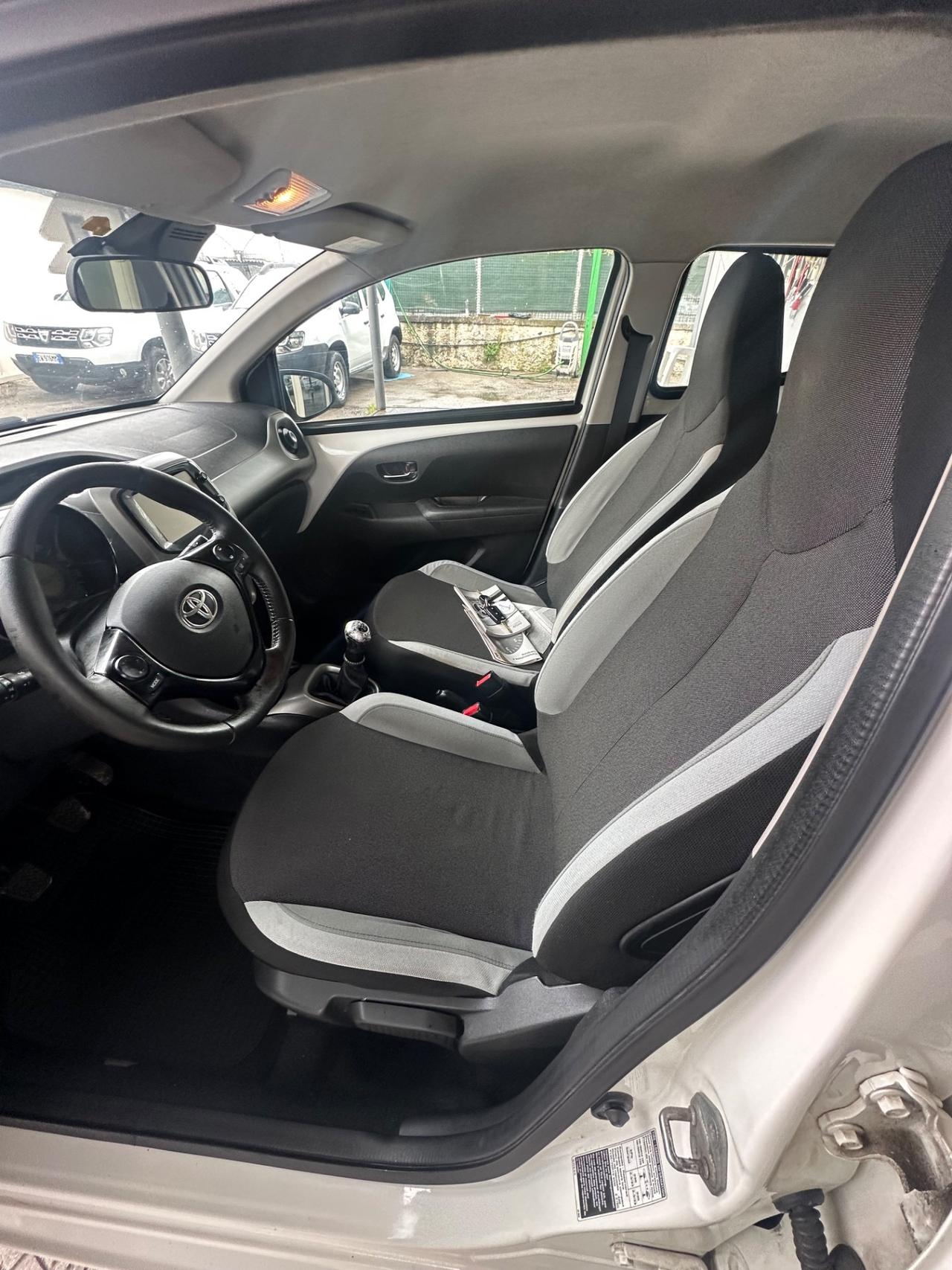 Toyota Aygo 1.0 VVT-i 69 CV 5 porte x-black TSS