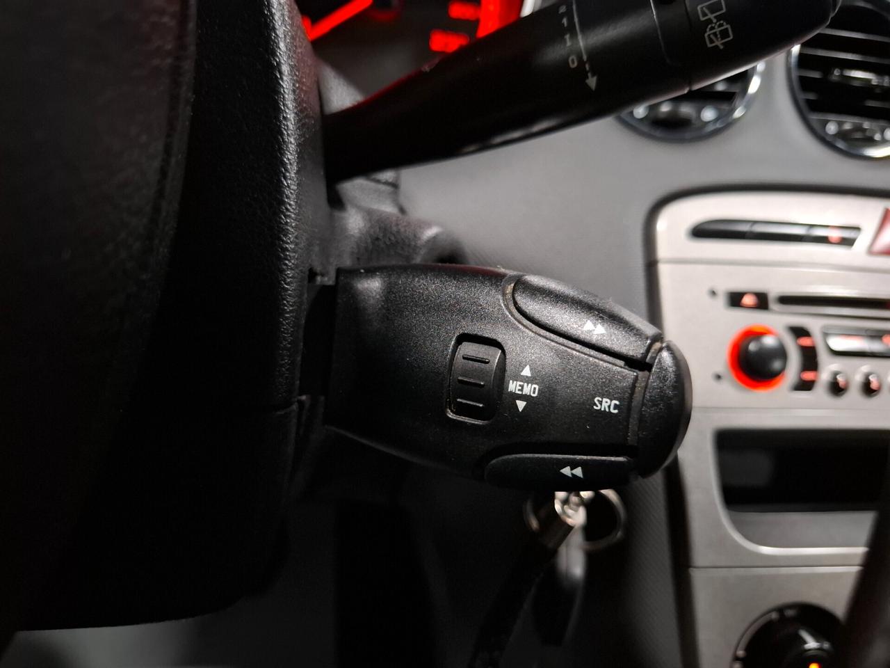 Peugeot 308 1.4 VTi benzina Neopatentato