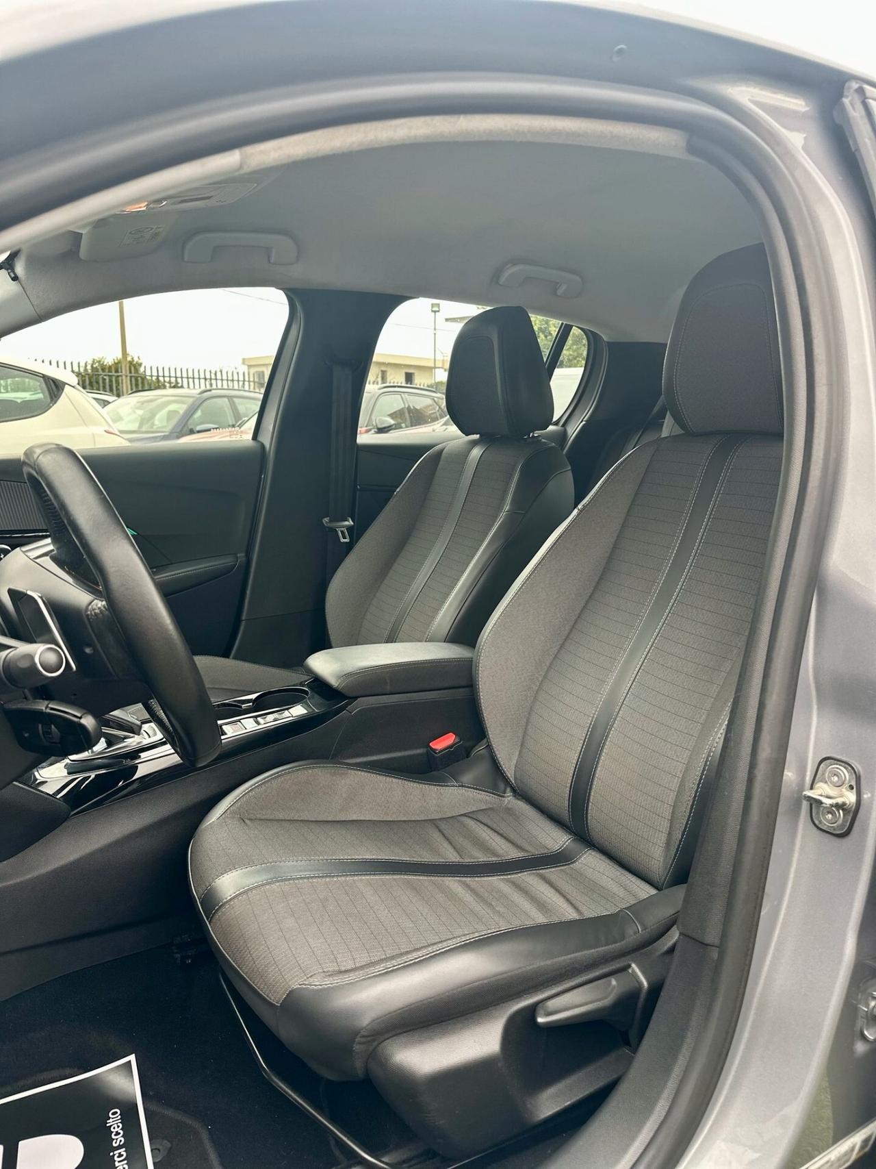 Peugeot 208 PureTech 100 Stop&Start 5 porte Allure automatica