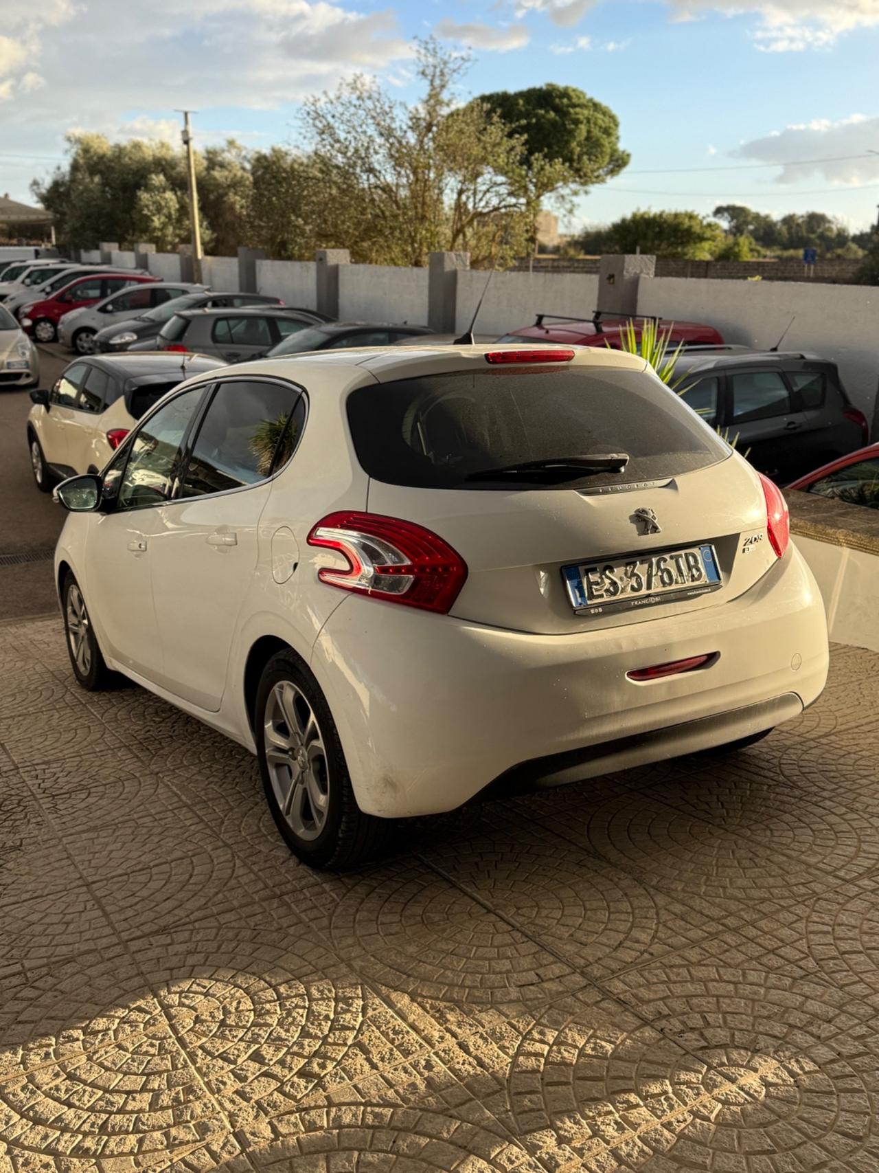 Peugeot 208 1.6 e-HDi 92 CV Stop&Start 5 porte Allure