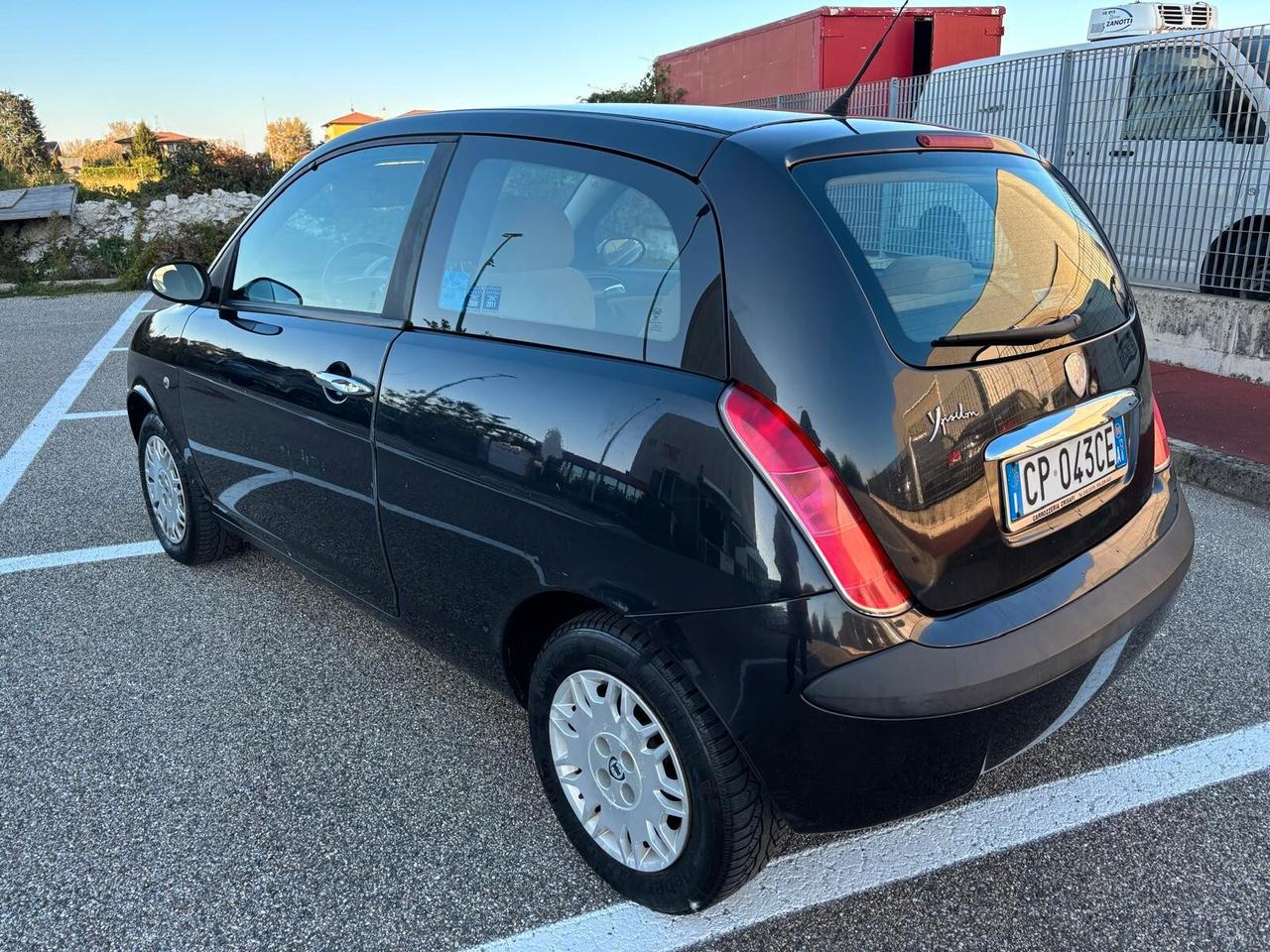 Lancia Ypsilon 1.2 16V Platino adatta ai neopatentati