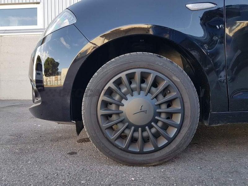 Lancia Ypsilon Ypsilon 1.0 firefly hybrid Silver s&s 70cv