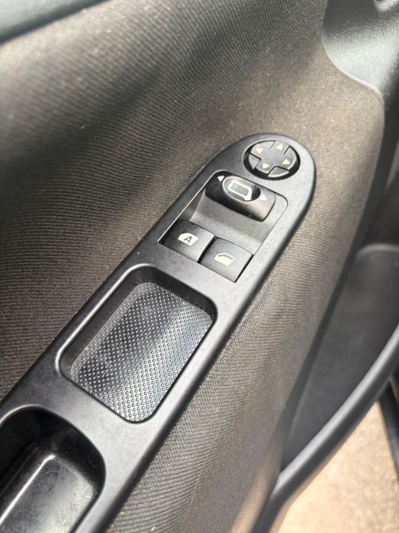 Peugeot 207 1.4 GPL 75CV SW 156000km