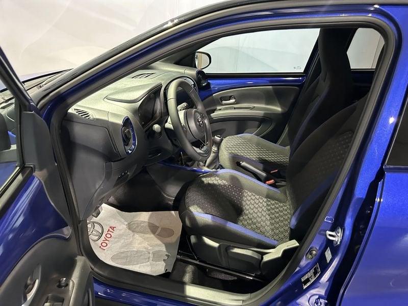 Toyota Aygo X 1.0 VVT-i 72 CV 5 porte Trend Km 0 Bi-Tone "JUNIPER BLUE & BLACK"