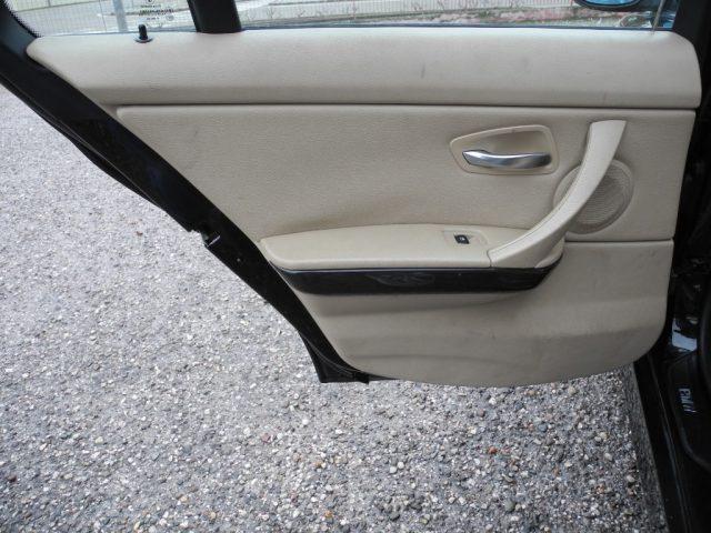 BMW 320 i Touring - PELLE - TETTO APRIBILE - LEGGERE NOTE