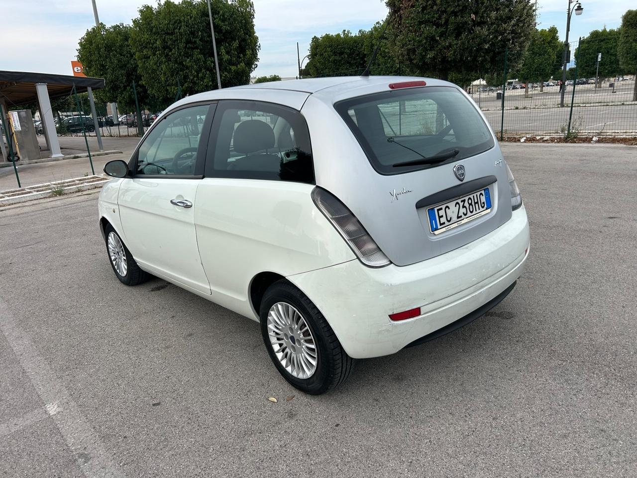 Lancia Ypsilon 1.3 MJT 75 CV Diva