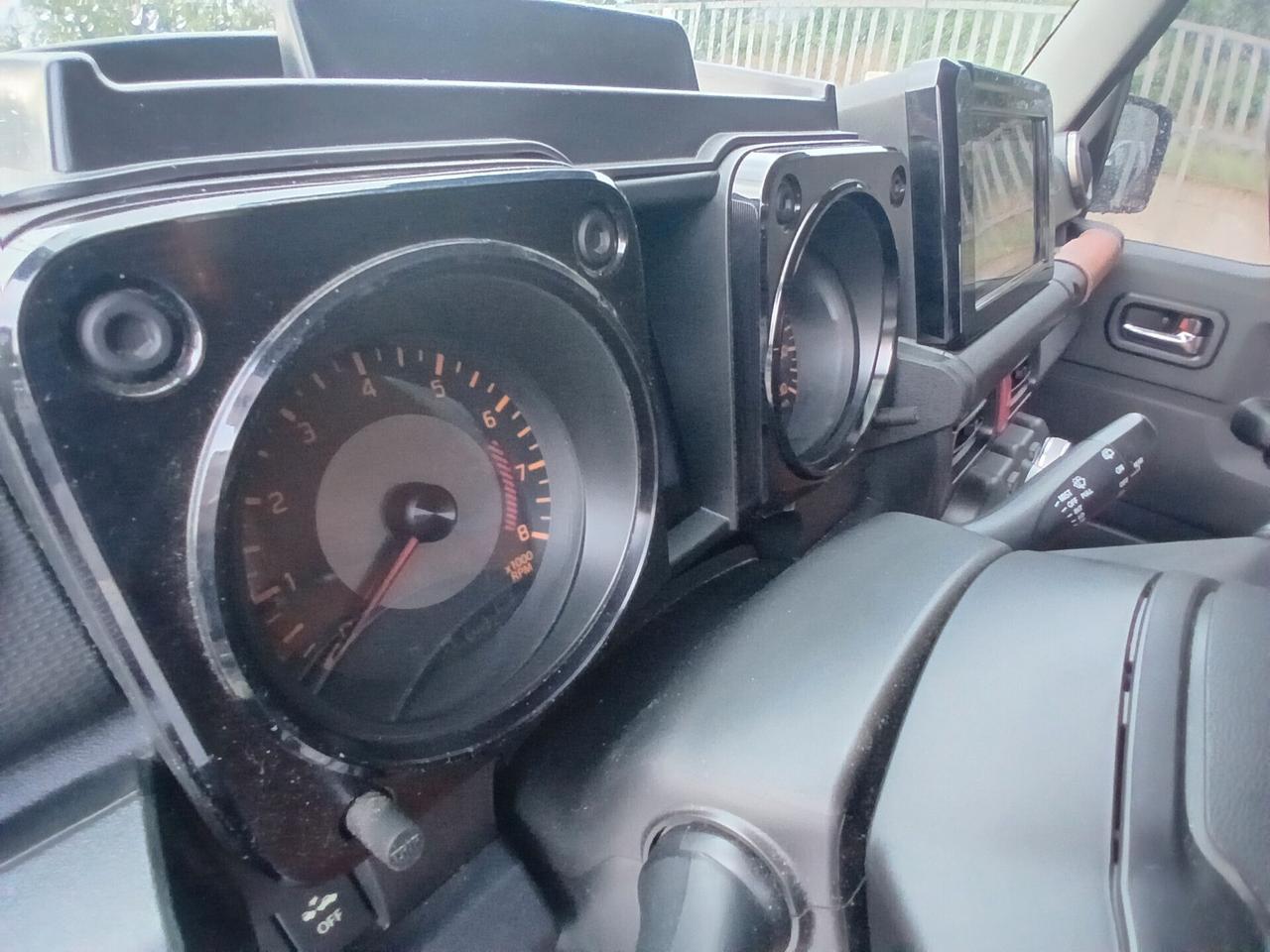 Suzuki Jimny 1.5 5MT Top