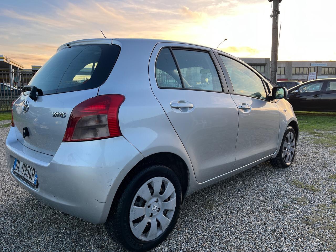 Toyota Yaris 1.0 5 porte Sol