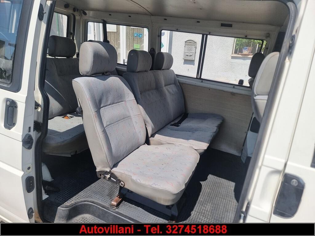 VOLKSWAGEN CARAVELLE-9 POSTI 2001