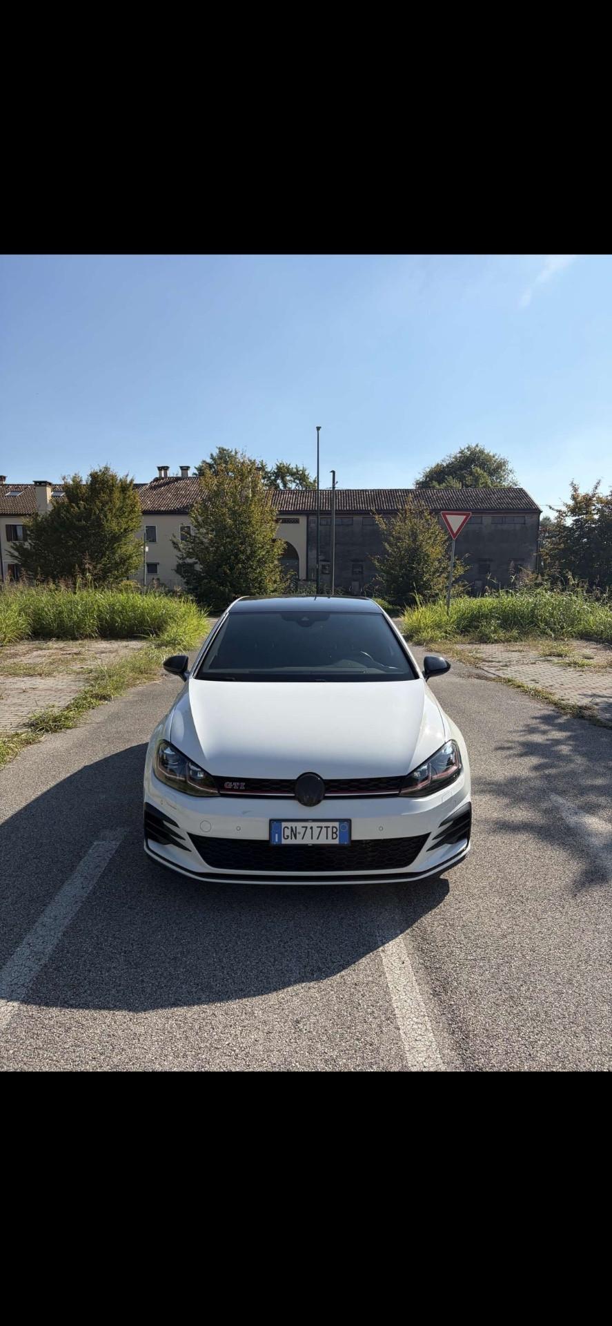 Volkswagen Golf GTI