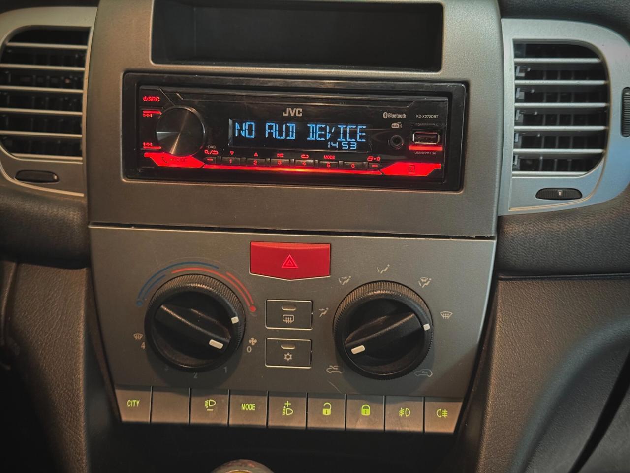 Lancia Ypsilon 1.4 Sport MomoDesign