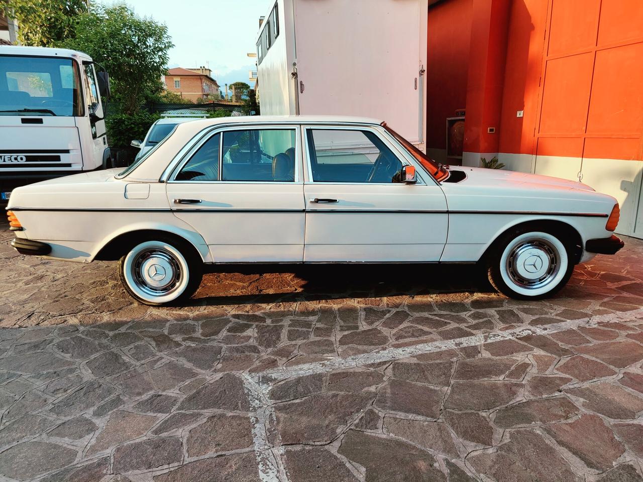 Mercedes-benz 240 D