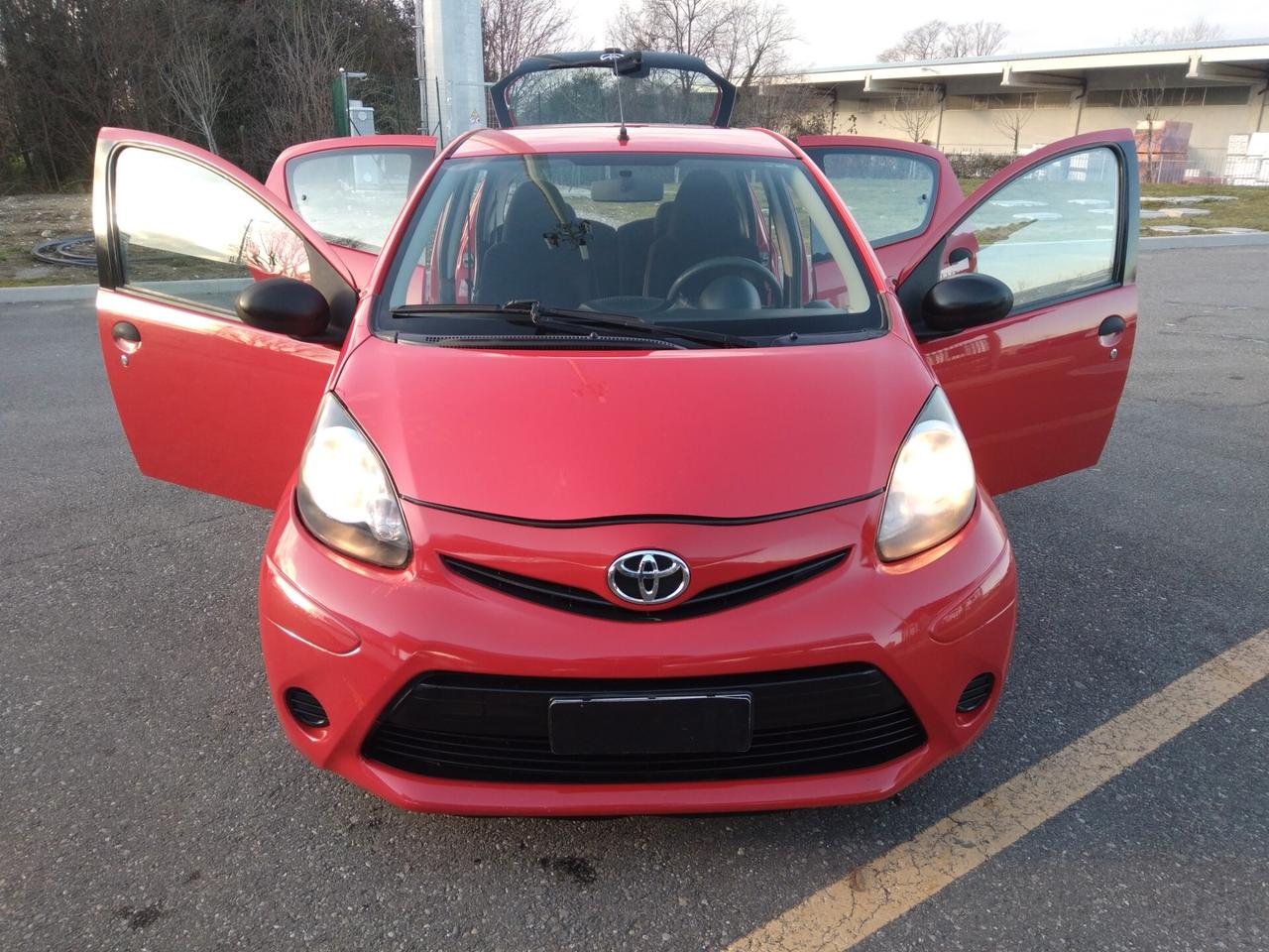 Toyota Aygo 1.0 12V VVT-i 5 porte Cool Soda Connect x neopatentati