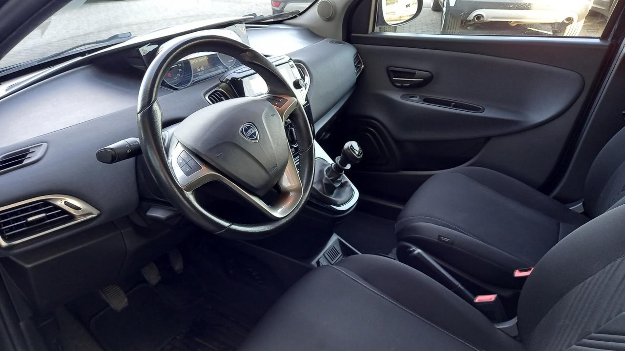 Lancia Ypsilon 1.0 FireFly 5 porte S&S Hybrid Ecochic Gold