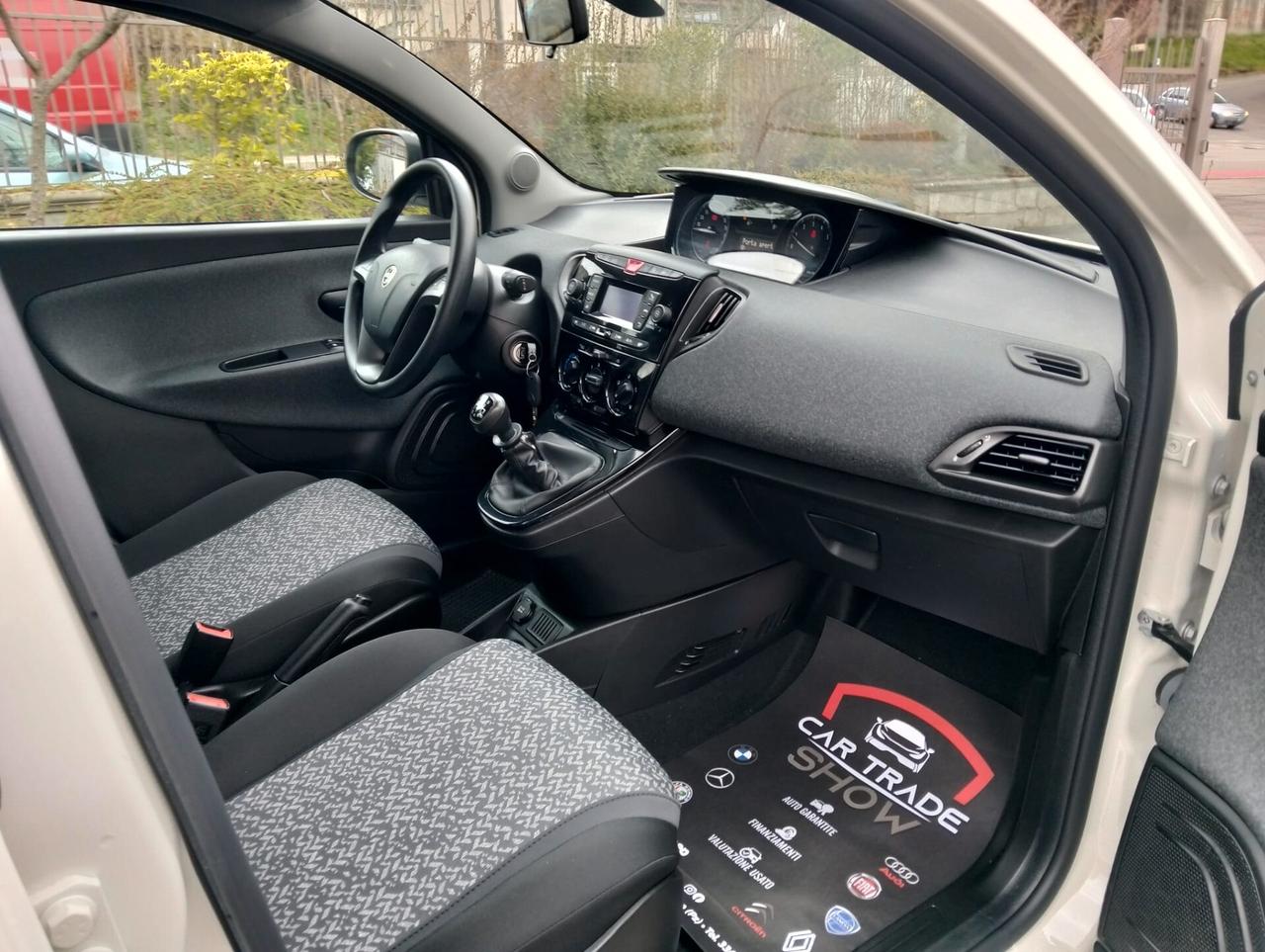 Lancia Ypsilon 1.0 FireFly 5 porte S&S Hybrid Ecochic Silver