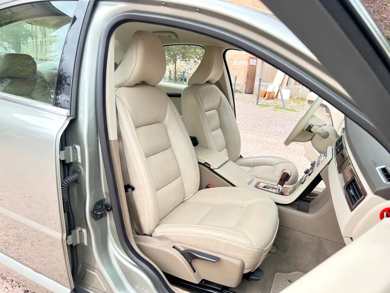 Volvo S80 4.4 V8 aut. AWD Summum