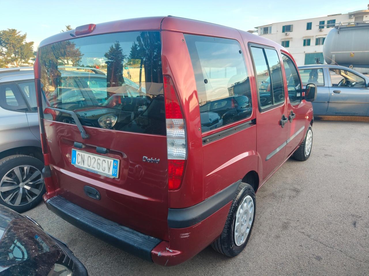 Fiat Doblo 1.9 JTD vetrato 5 posti