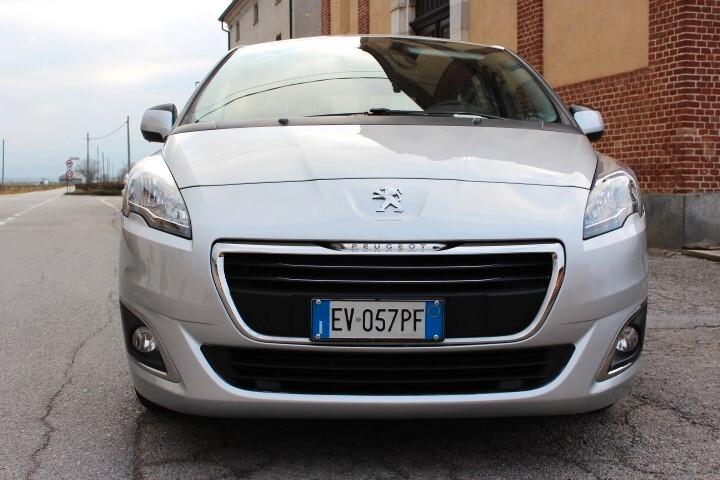 Peugeot 5008 1.6 HDi 115CV Allure 7POSTI CLIMA AUTOMATICO SENSORI PARK RADIO CD NAVIGATORE