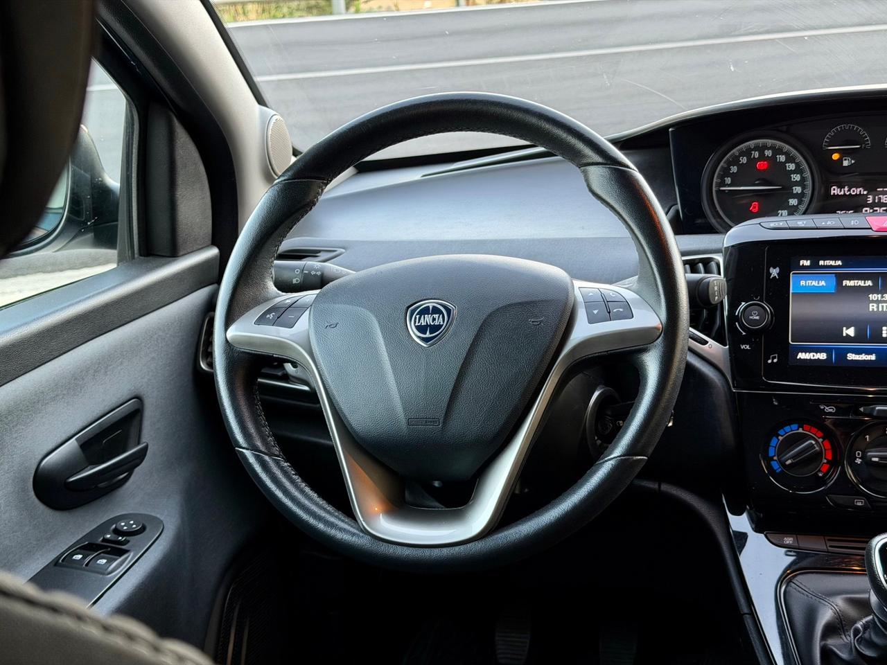 Lancia Ypsilon 1.0 FireFly 70cv Hybrid 2023 - 31.000KM