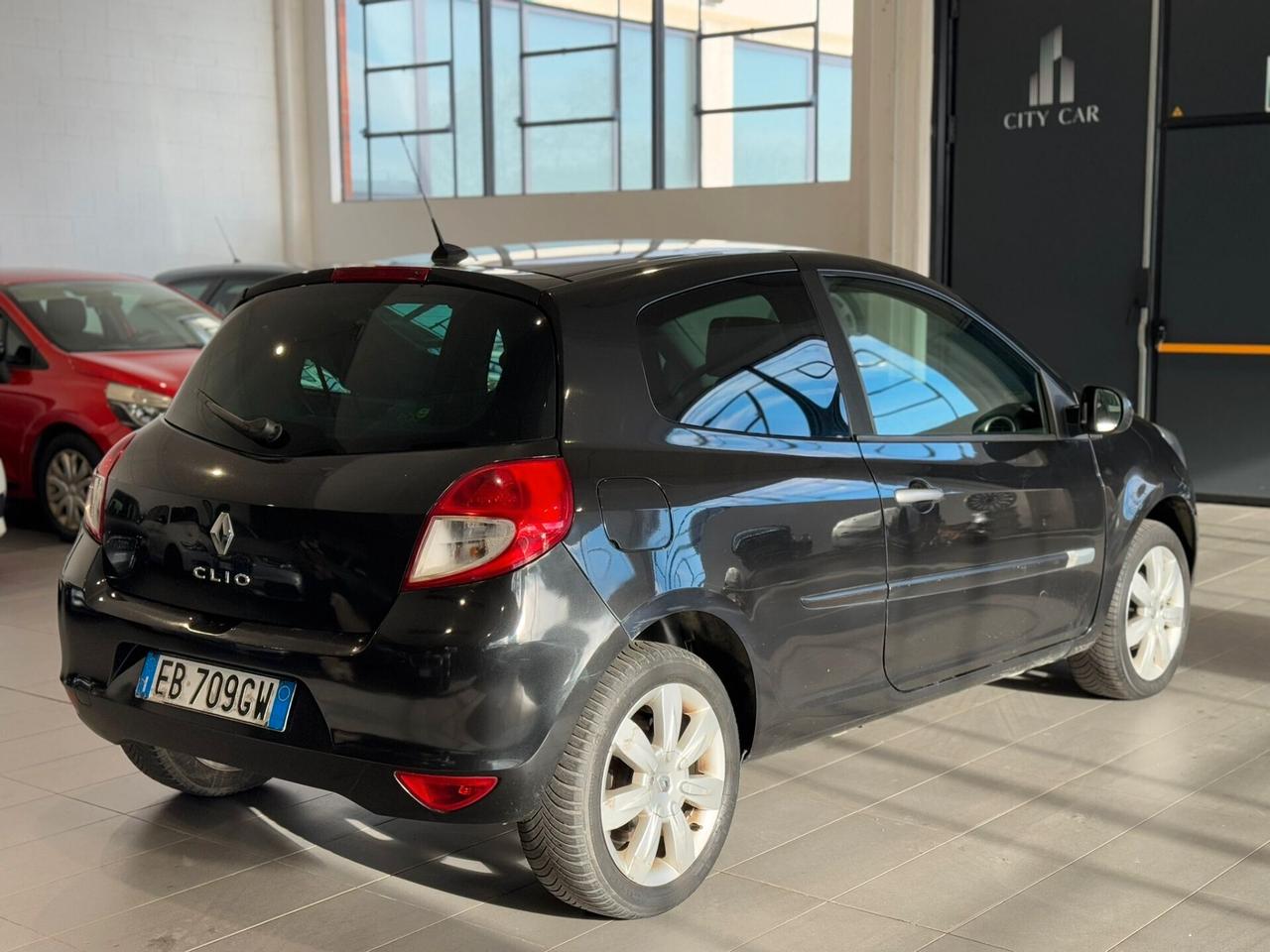 Renault Clio 1.2 16V 3 porte Luxe IL VEICOLO PUO' ESSERE GUIDATO DA UN NEOPATENTATO