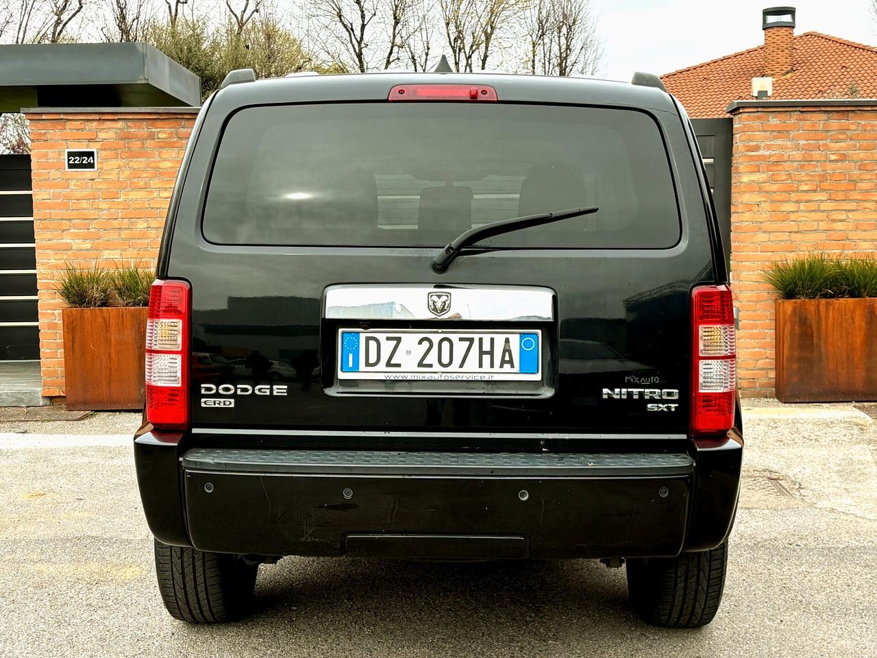 DODGE NITRO 2.8D aut- 4x4 inserib-Nav,Pelle,Dvd-2010