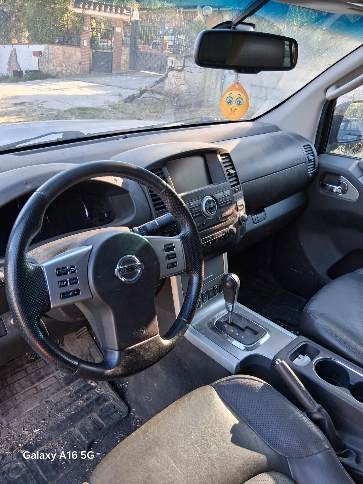 Nissan Navara 3.0 dCi 4 porte Double Cab LE V6