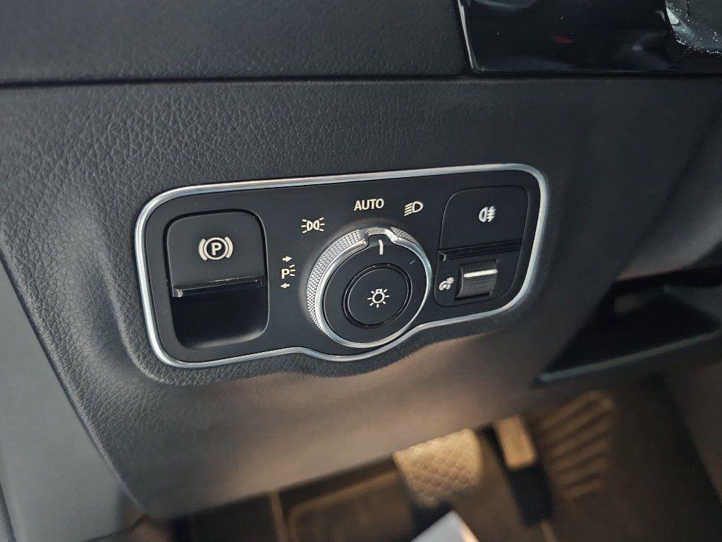 Mercedes-Benz GLA 200 d Automatic Business