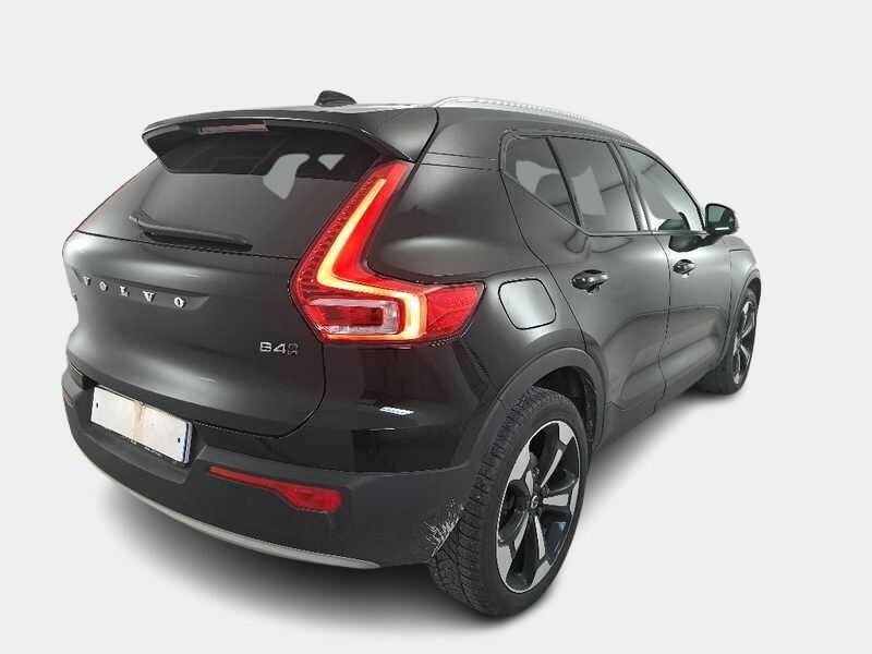 VOLVO XC40 B4 AWD automatico Momentum Pro